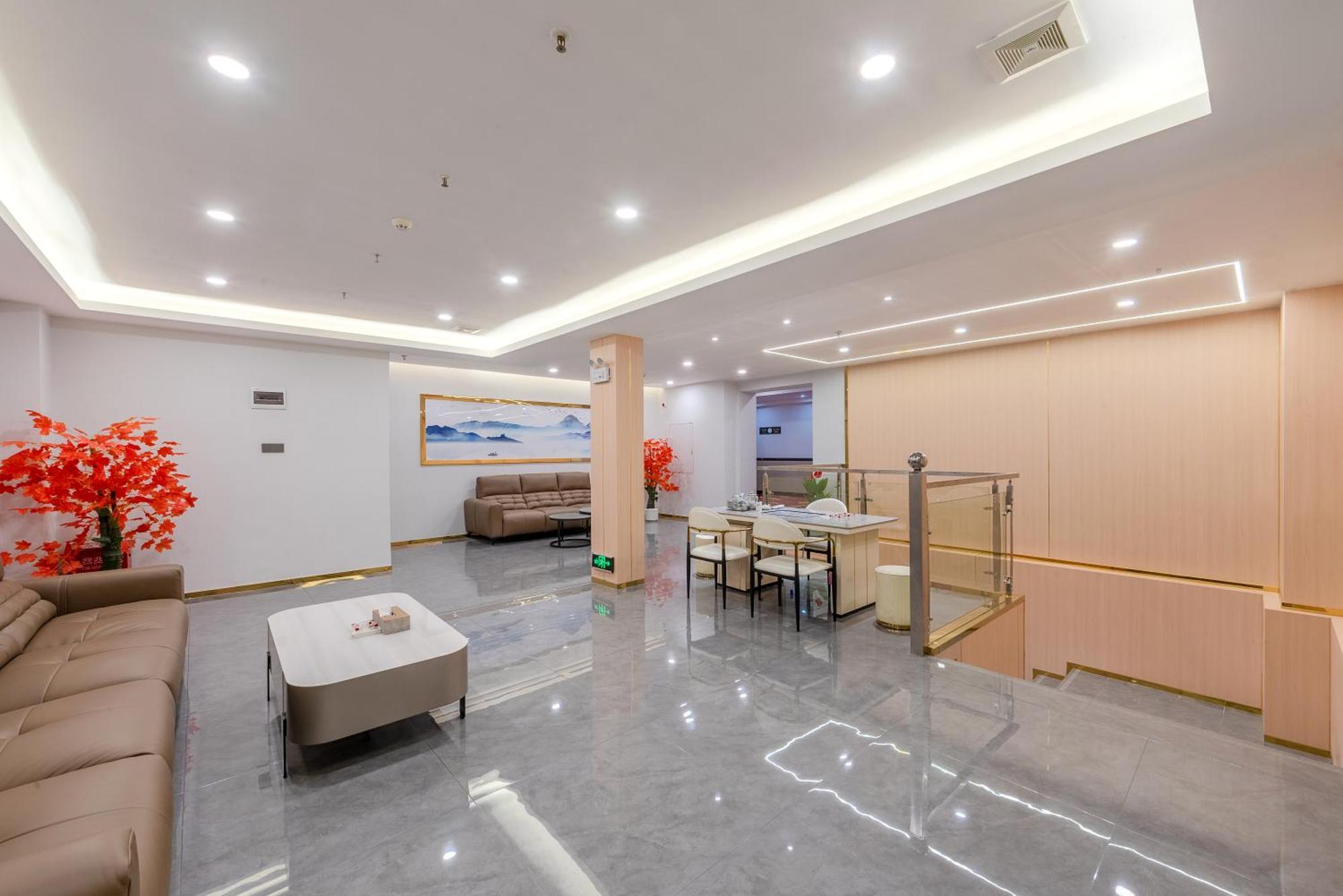 Huahang Hotel - Guangzhou Baiyun International Airport - Free Airport Shuttle Bus Exterior photo