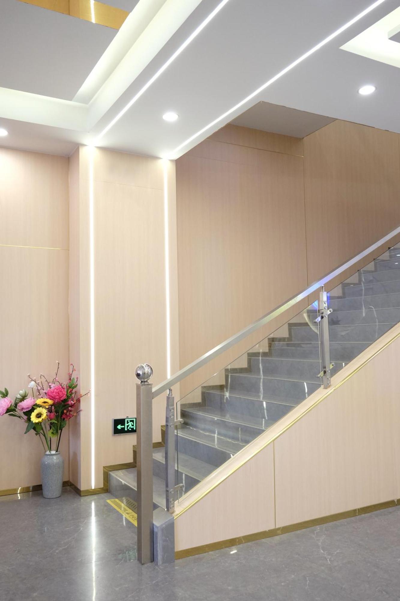 Huahang Hotel - Guangzhou Baiyun International Airport - Free Airport Shuttle Bus Exterior photo