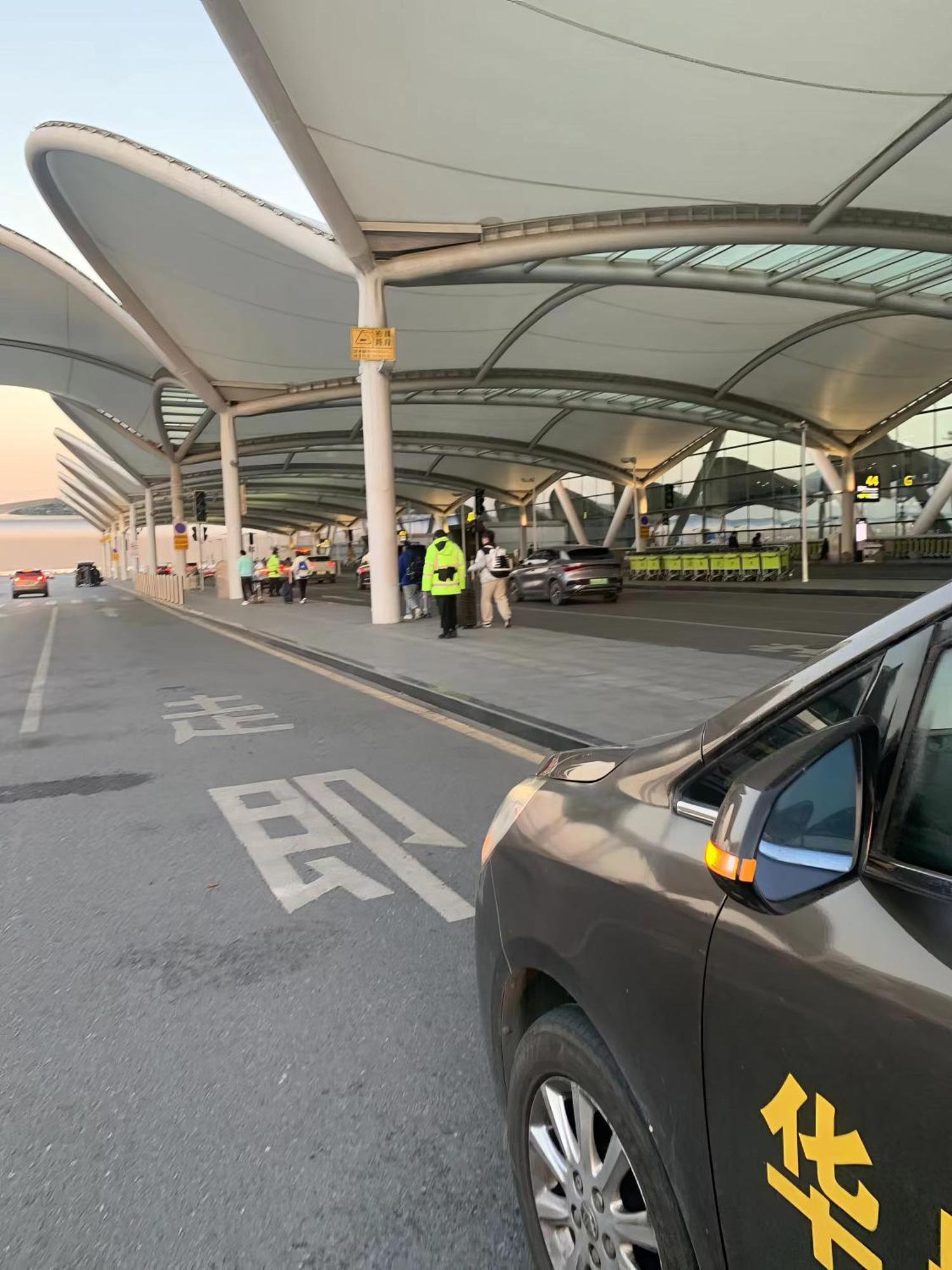 Huahang Hotel - Guangzhou Baiyun International Airport - Free Airport Shuttle Bus Exterior photo