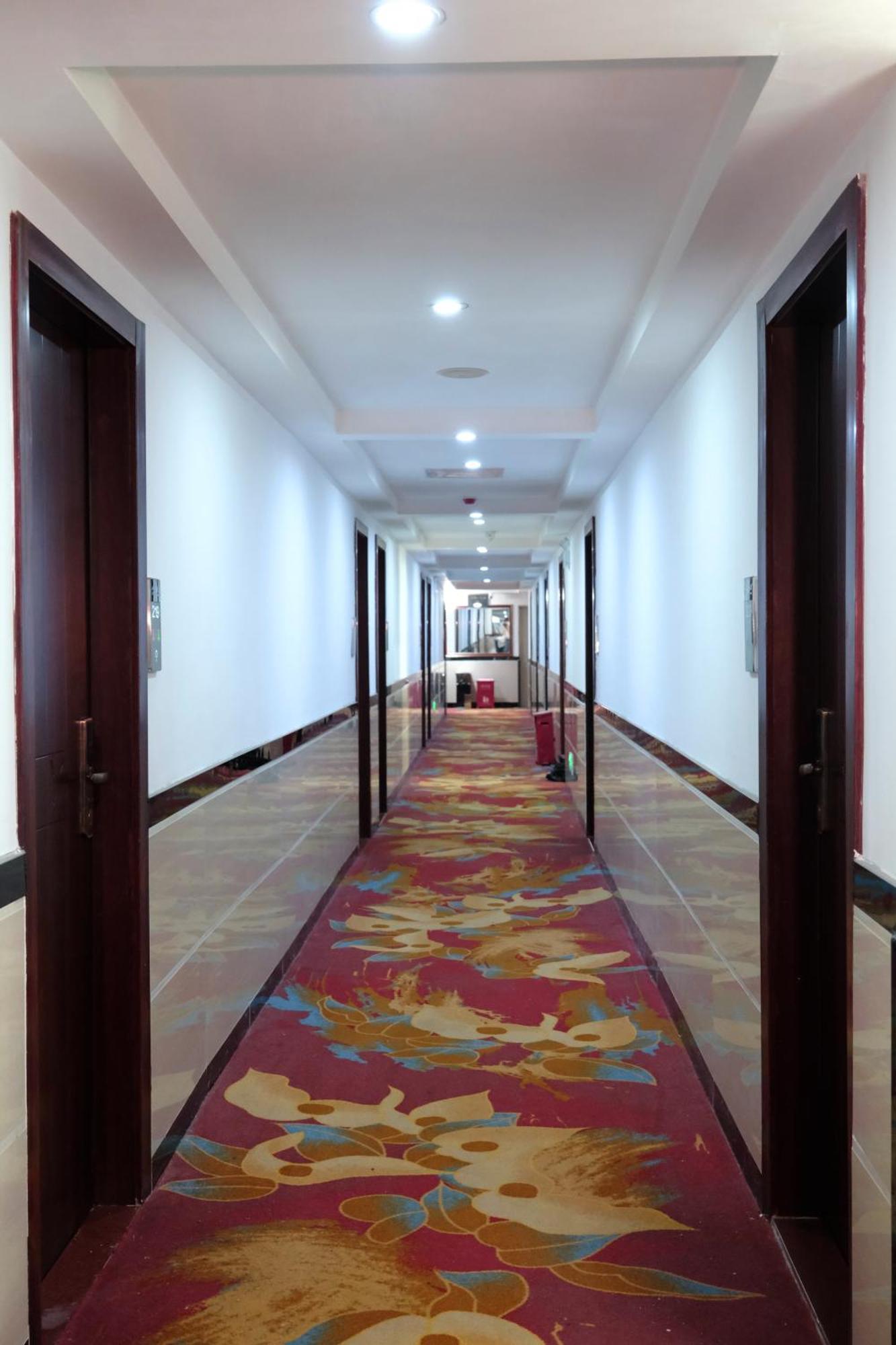 Huahang Hotel - Guangzhou Baiyun International Airport - Free Airport Shuttle Bus Exterior photo