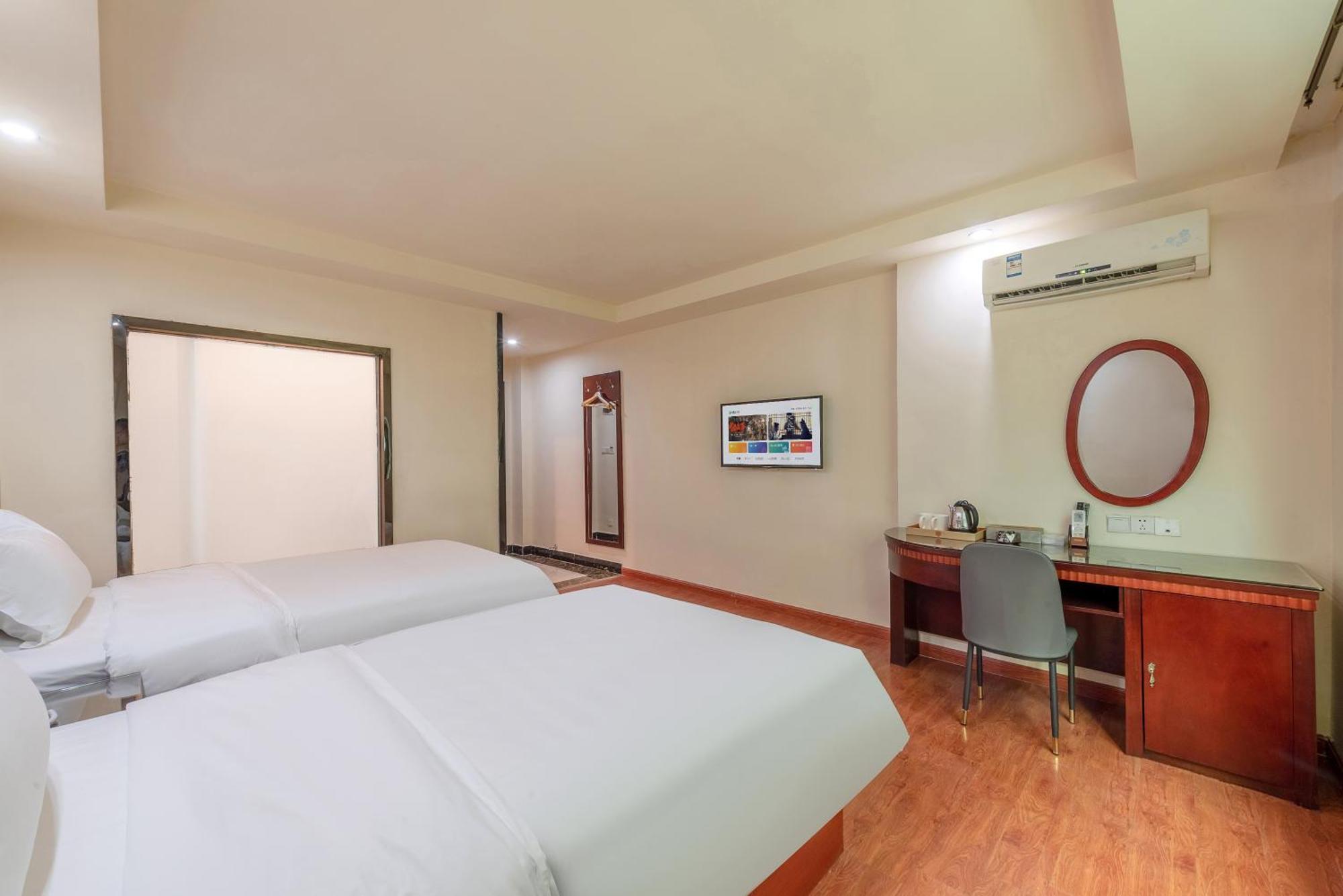Huahang Hotel - Guangzhou Baiyun International Airport - Free Airport Shuttle Bus Exterior photo