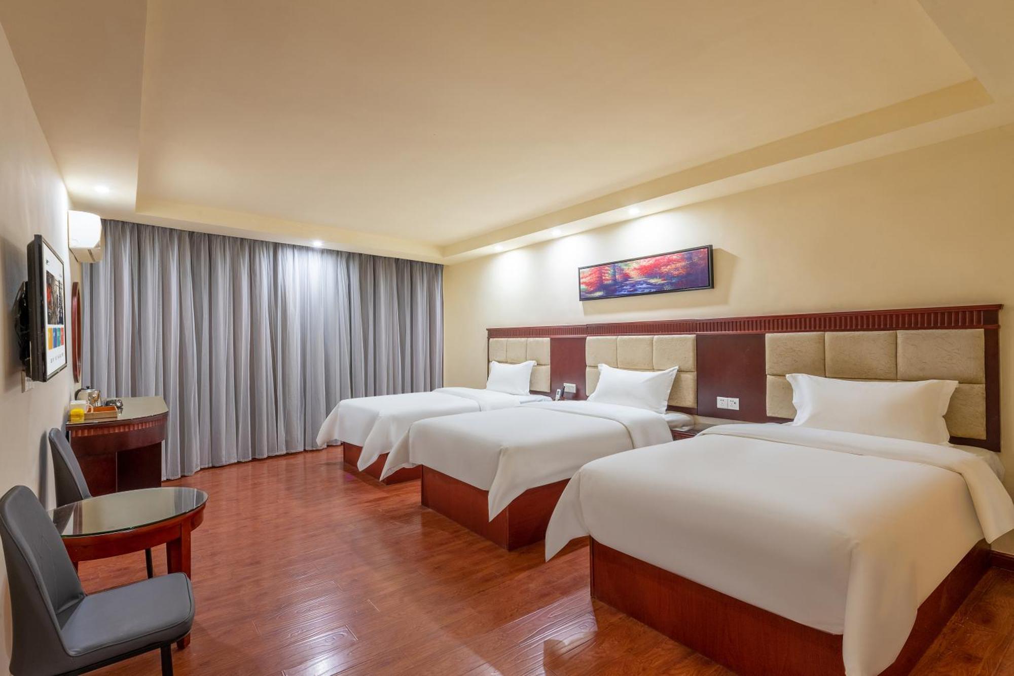 Huahang Hotel - Guangzhou Baiyun International Airport - Free Airport Shuttle Bus Exterior photo