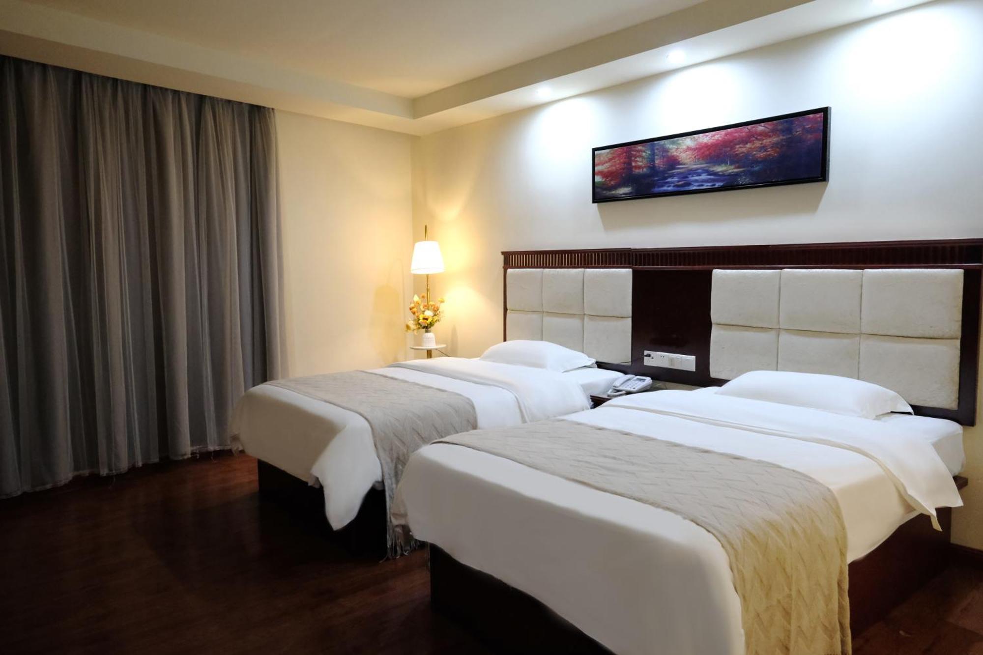 Huahang Hotel - Guangzhou Baiyun International Airport - Free Airport Shuttle Bus Exterior photo