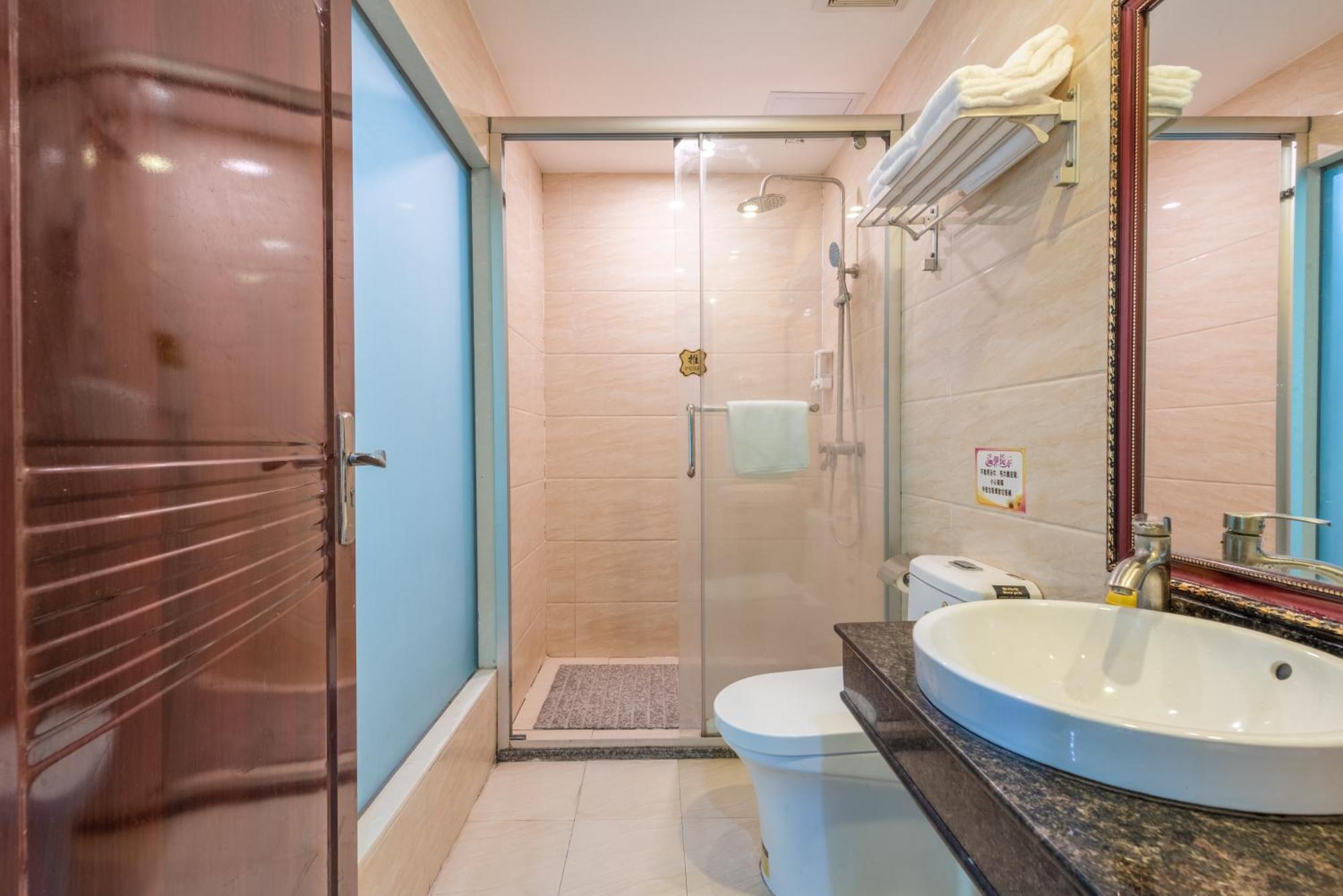 Huahang Hotel - Guangzhou Baiyun International Airport - Free Airport Shuttle Bus Exterior photo